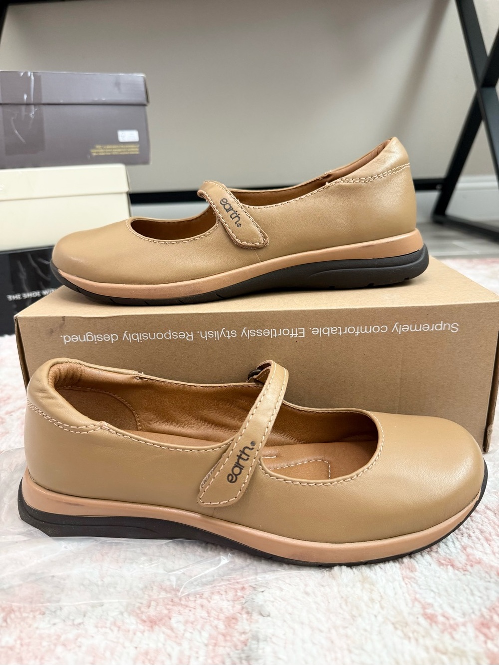 Earth Cushioned Tan Leather Mary Jane Flat Shoes size 9 W